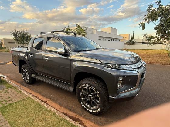 MITSUBISHI L200 TRITON 2.4 16V TURBO DIESEL SPORT HPE-S CD 4P 4X4 AUTOMÁTICO MITSUBISHI L200 TRITON 2.4 16V TURBO DIESEL SPORT HPE-S CD 4P 4X4 AUTOMÁTICO
